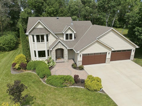 Homes For Sale - 18615 Kanabec Trail<br/> Dakota County, Lakeville, MN 55044