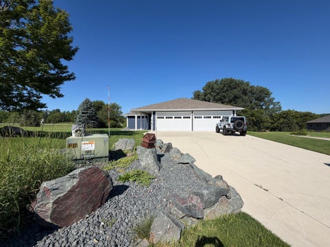 Homes For Sale - 1740 Bay Oaks Drive<br/> Albert Lea, MN 56007
