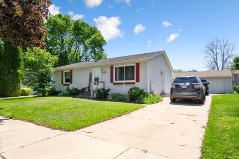 Homes For Sale - 2038 44th Street<br/> Rochester, MN 55901