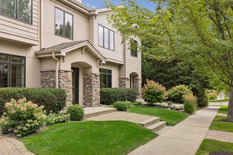 Townhouse For Sale - 533 Willoughby Way<br/> Minnetonka, MN 55305