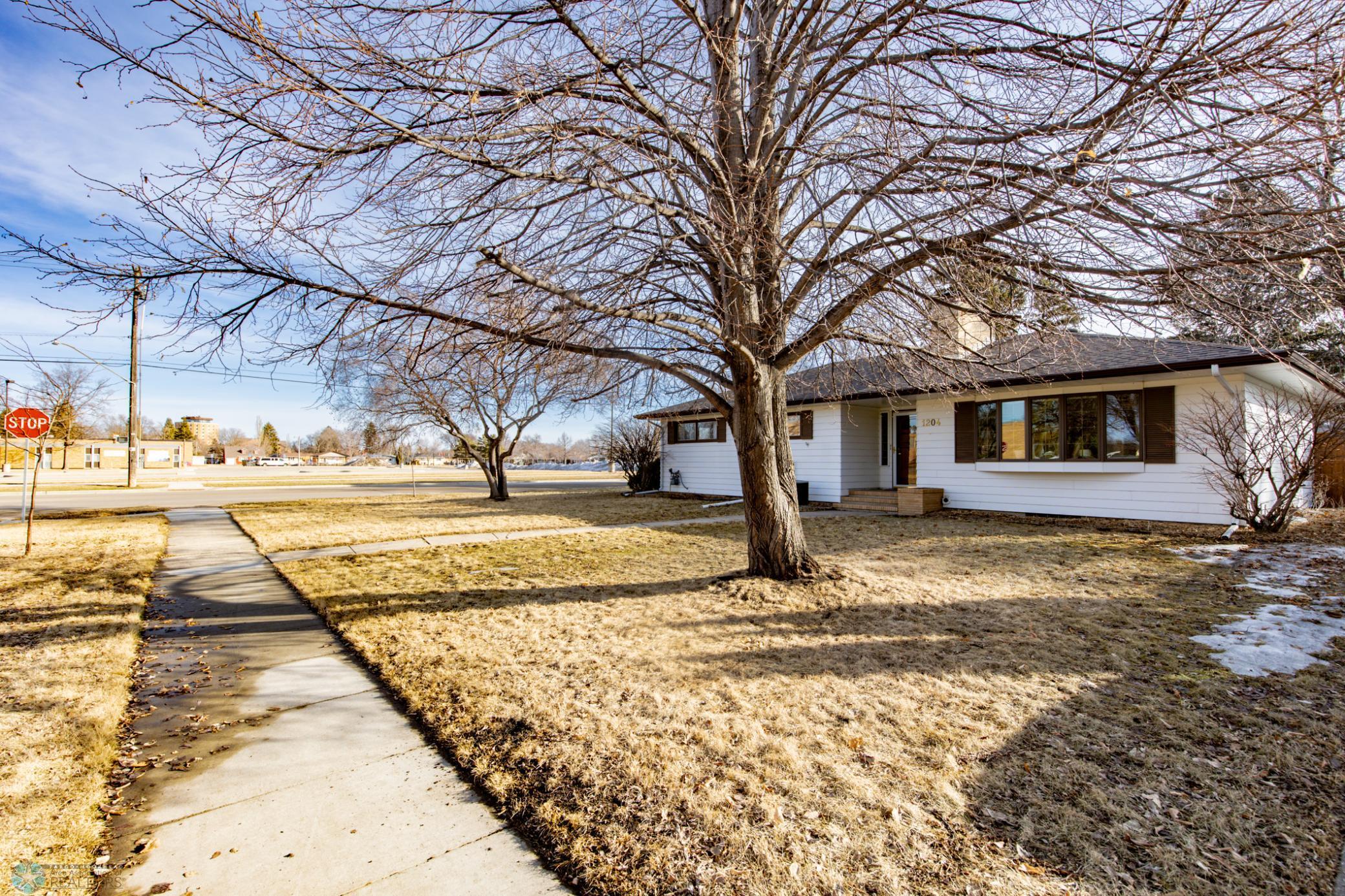 1204 15th Street, Moorhead, Minnesota image 4