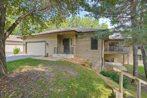 Townhouse For Sale - 1900 Victoria Road<br/> Mendota Heights, MN 55118