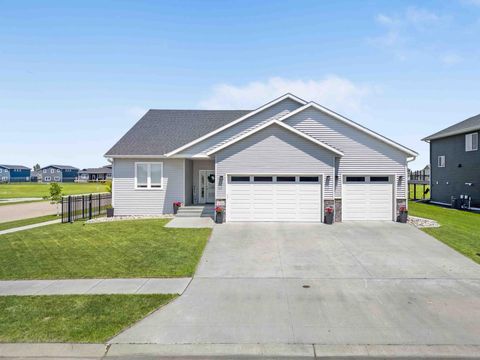 Homes For Sale - 4500 Blue Stem Way<br/> Moorhead, MN 56560