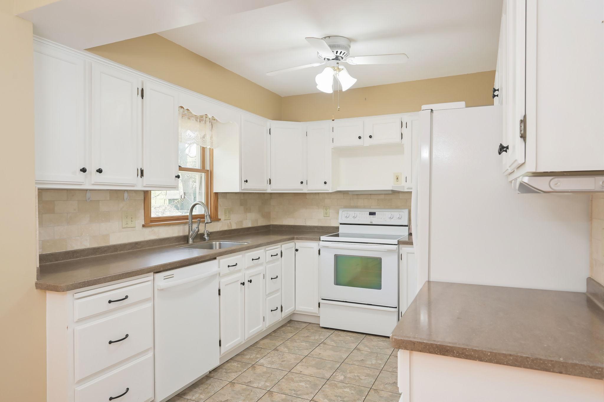 720 Kingsview Lane, Plymouth, Minnesota image 20