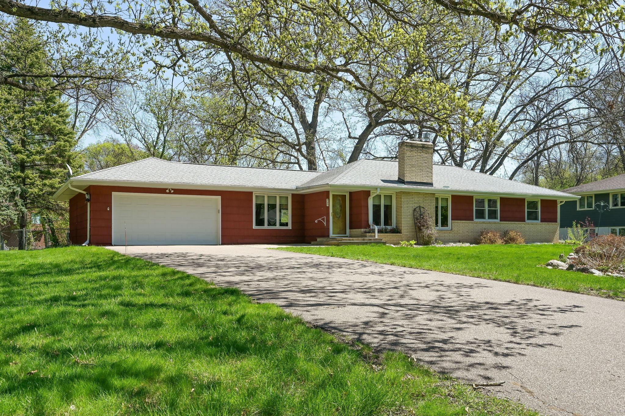 720 Kingsview Lane, Plymouth, Minnesota image 1