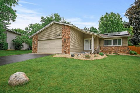 Homes For Sale - 8522 Darnel Road<br/> Eden Prairie, MN 55347