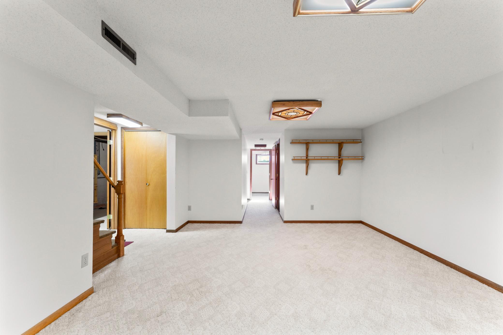 543 East Lane, Saint Charles, Minnesota image 32