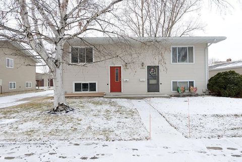 Homes For Sale - 2366 20th Avenue<br/> Fargo, ND 58103