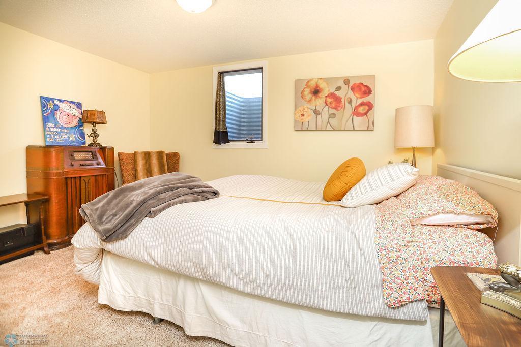 1102 River Drive, Moorhead, Minnesota image 24