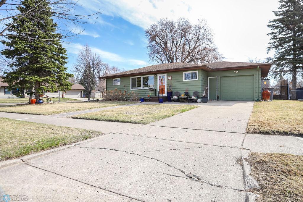 1102 River Drive, Moorhead, Minnesota image 2