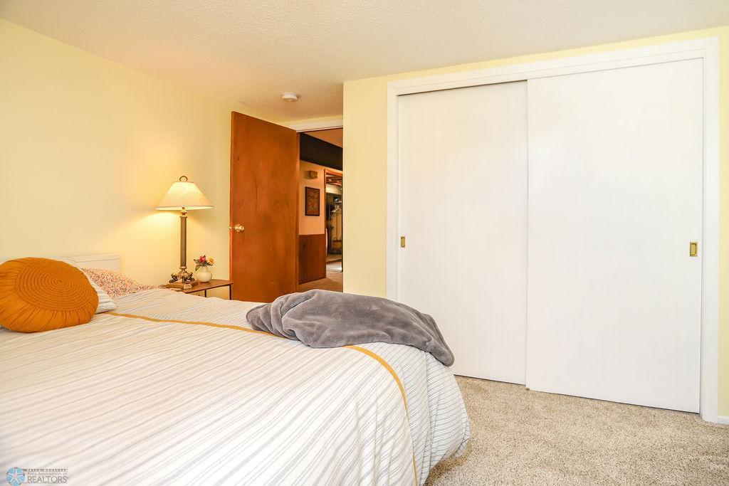 1102 River Drive, Moorhead, Minnesota image 25
