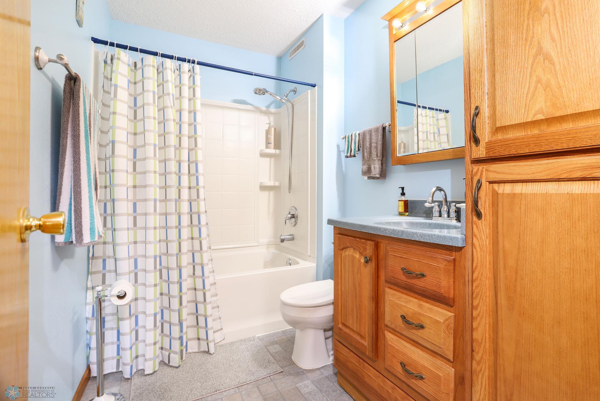 Fargo, North Dakota 58103, United States, 4 Bedrooms Bedrooms, ,2 BathroomsBathrooms,Residential,Active,152520