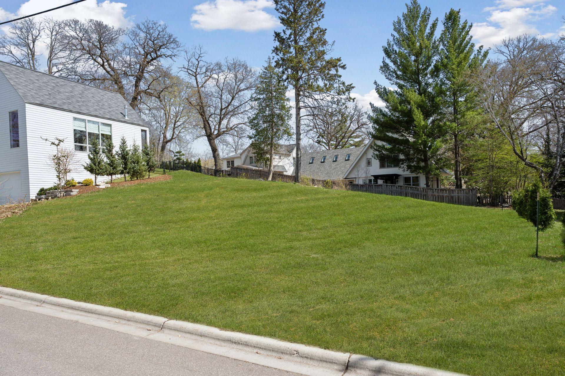 1052 E Circle Drive, Wayzata, Minnesota image 1
