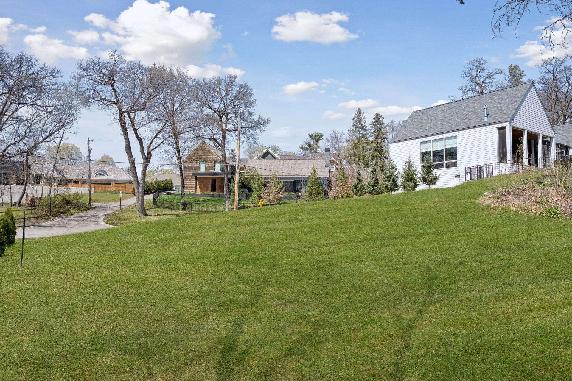 1052 E Circle Drive, Wayzata, Minnesota image 3