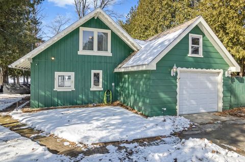 Homes For Sale - N2823 Lakeshore Drive<br/> Marquette County, Montello, WI 53949