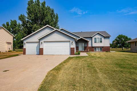 Homes For Sale - 202 Fairway Drive<br/> Casselton, ND 58012