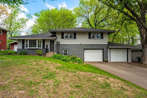 Homes For Sale - 7000 Hill Place<br/> Minneapolis, MN 55427