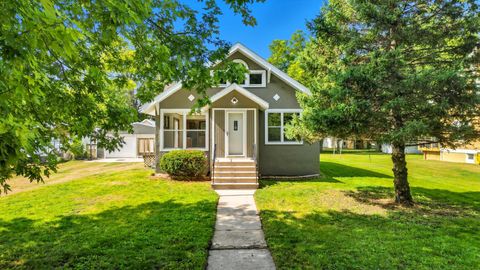 Homes For Sale - 217 N Central Avenue<br/> Martin County, Truman, MN 56088