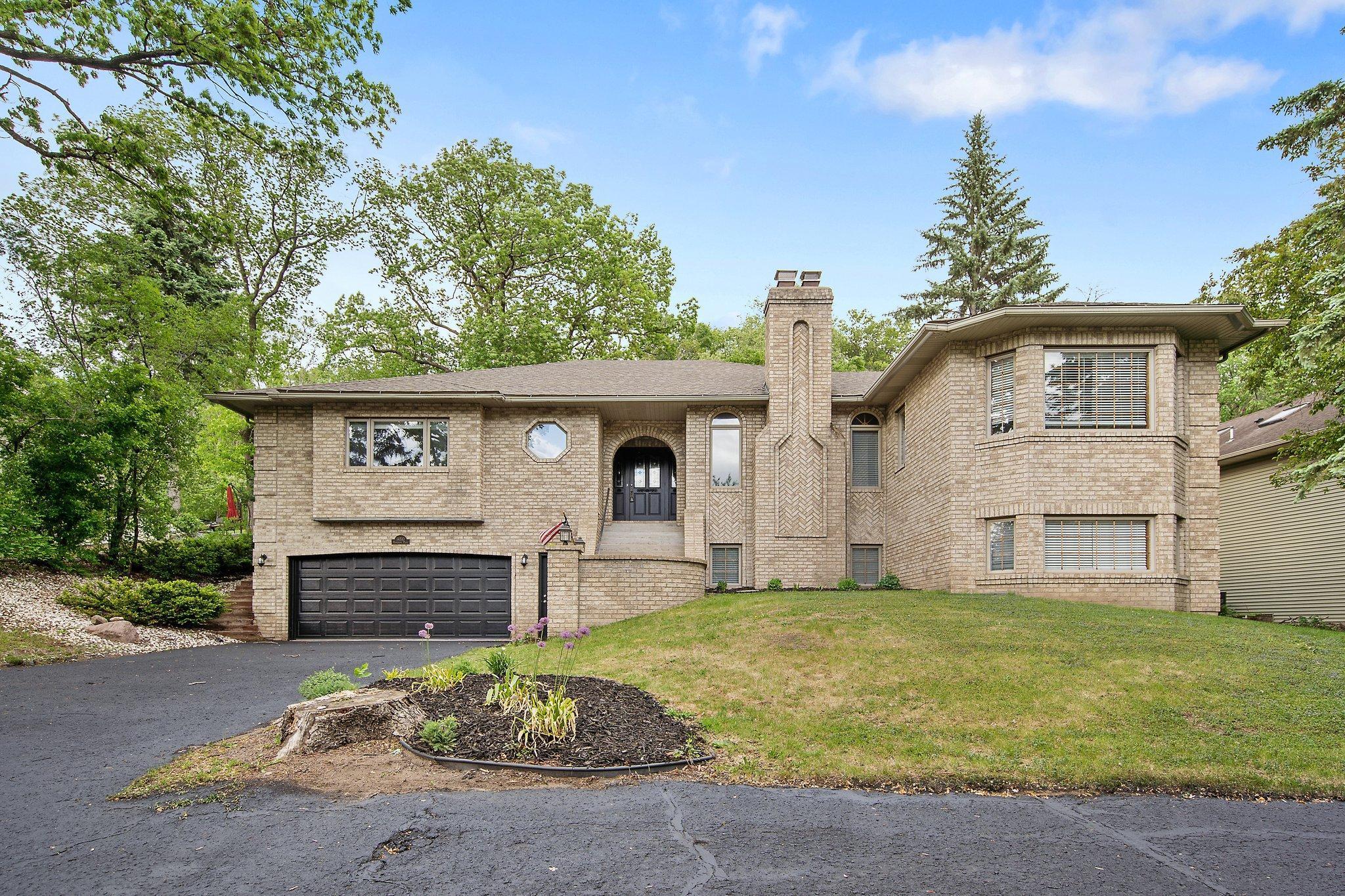 14510 Minnehaha Place, Wayzata, Minnesota image 1