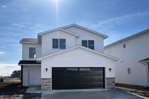 Homes For Sale - 7667 Cub Creek Way<br/> Horace, ND 58047