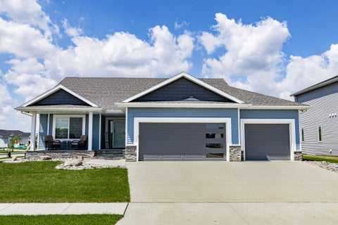 Homes For Sale - 8853 Meadowlark Parkway<br/> Horace, ND 58047