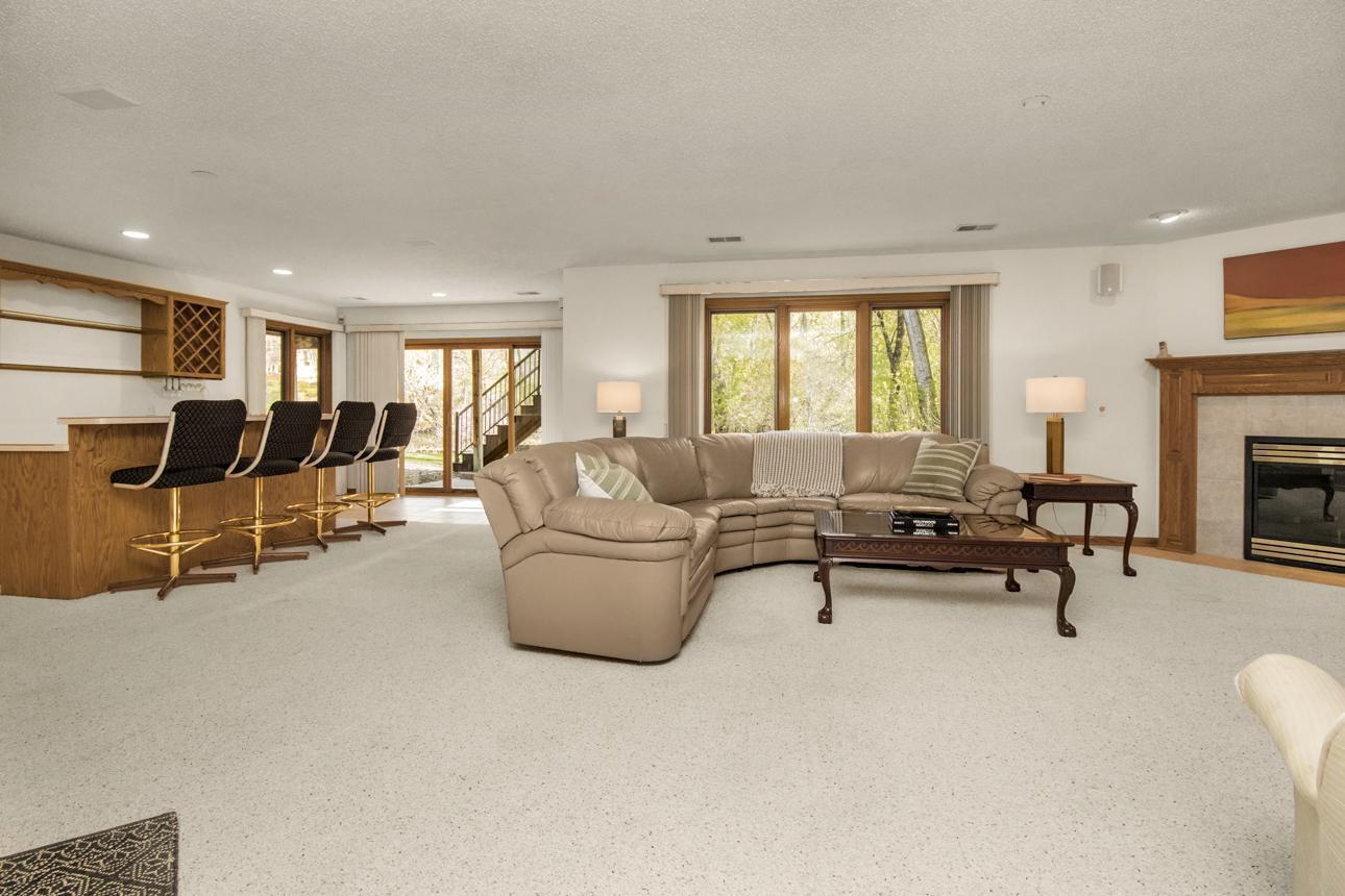 1840 Deer Pond Circle, Eagan, Minnesota image 25