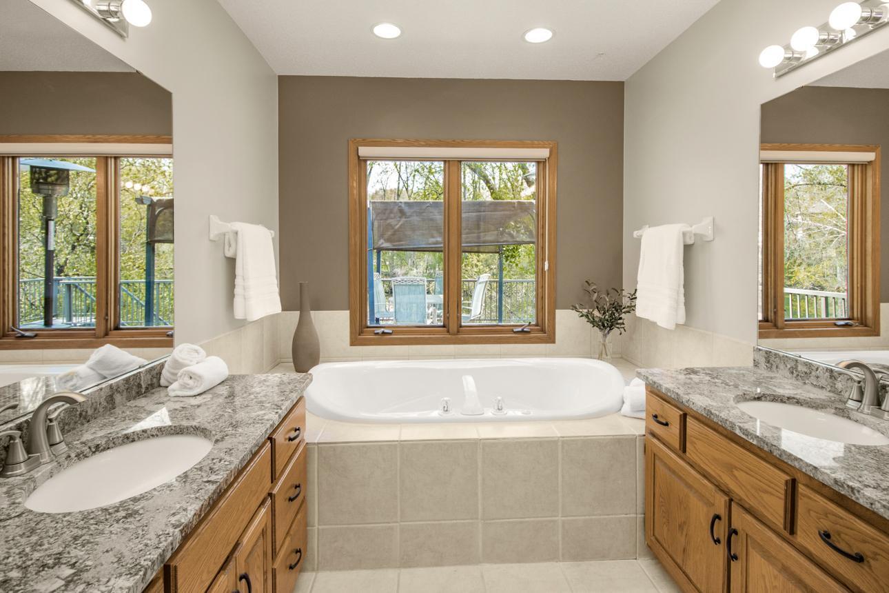 1840 Deer Pond Circle, Eagan, Minnesota image 19
