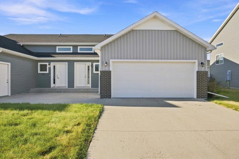 Homes For Sale - 911 Eaglewood Avenue<br/> West Fargo, ND 58078
