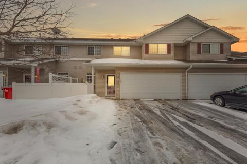 Townhouse For Sale - 1867 Bridgewater Boulevard<br/> Cambridge, MN 55008