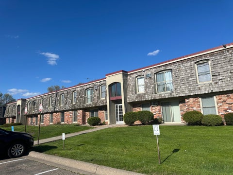 Condo For Sale - 909 11th Avenue<br/> Hopkins, MN 55343