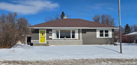 Homes For Sale - 1406 11th Street<br/> International Falls, MN 56649