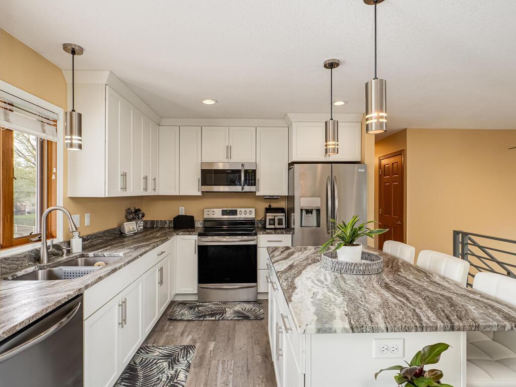 12033 Robin Road, Osseo, Minnesota image 12