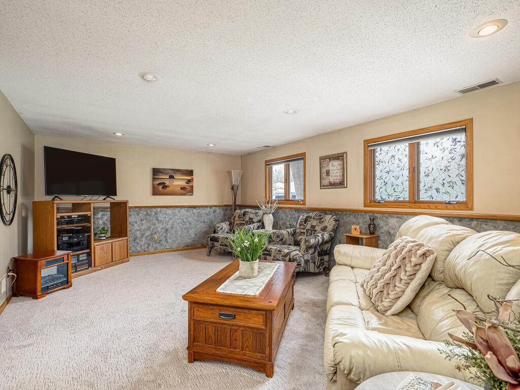 12033 Robin Road, Osseo, Minnesota image 21