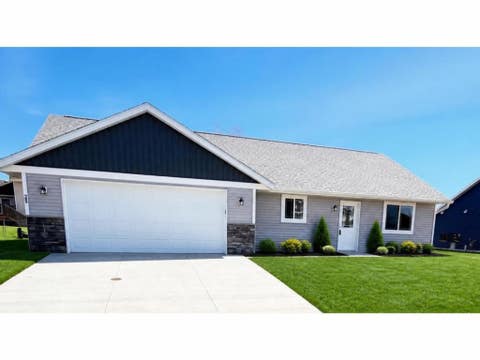 Homes For Sale - 425 4th Avenue<br/> Saint Joseph, MN 56374
