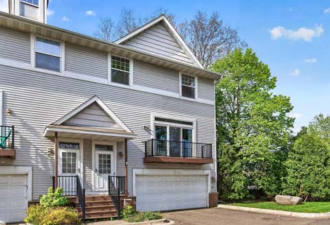 Townhouse For Sale - 2735 Century Court<br/> Ramsey County, Saint Paul, MN 55110