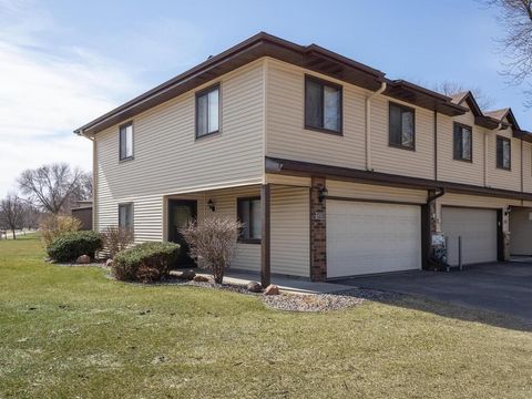 Townhouse For Sale - 8751 Maplebrook Parkway<br/> Brooklyn Park, MN 55445