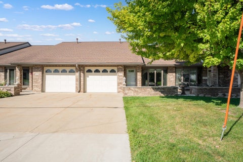 Townhouse For Sale - 527 1st Avenue<br/> Olmsted County, Stewartville, MN 55976
