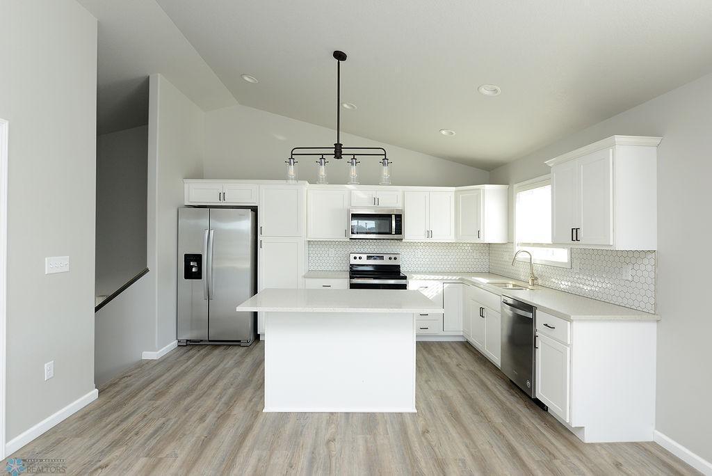 1039 Barnes Drive, West Fargo, North Dakota image 3