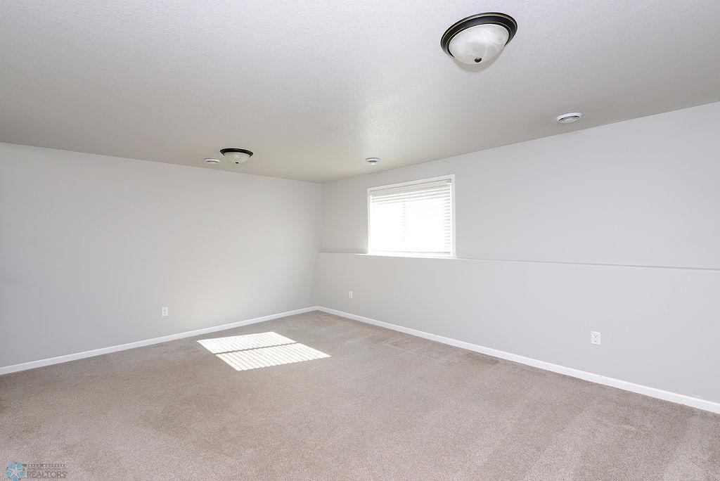 1039 Barnes Drive, West Fargo, North Dakota image 18