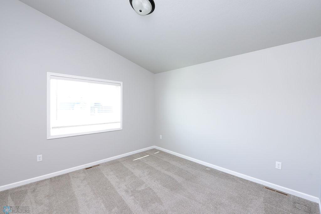 1039 Barnes Drive, West Fargo, North Dakota image 11