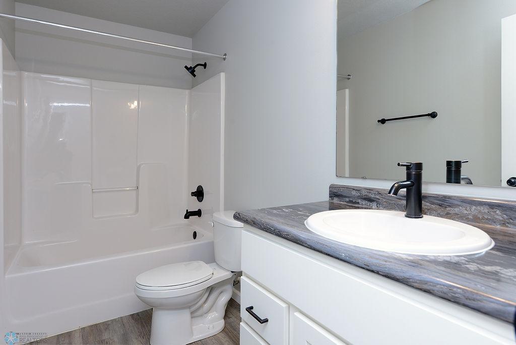 1039 Barnes Drive, West Fargo, North Dakota image 24