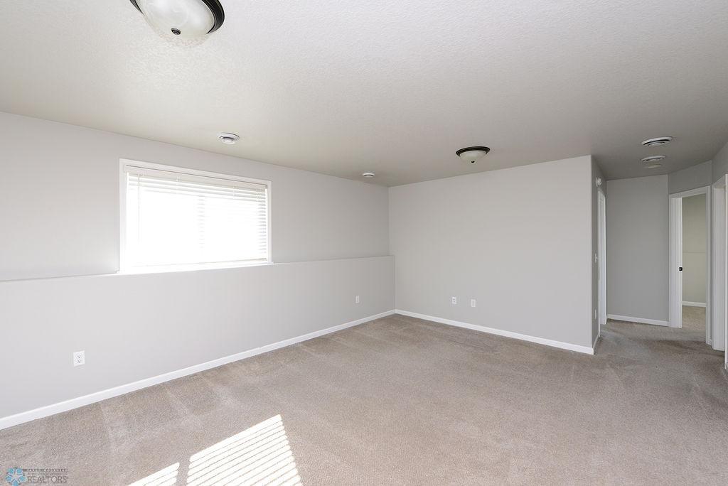 1039 Barnes Drive, West Fargo, North Dakota image 17