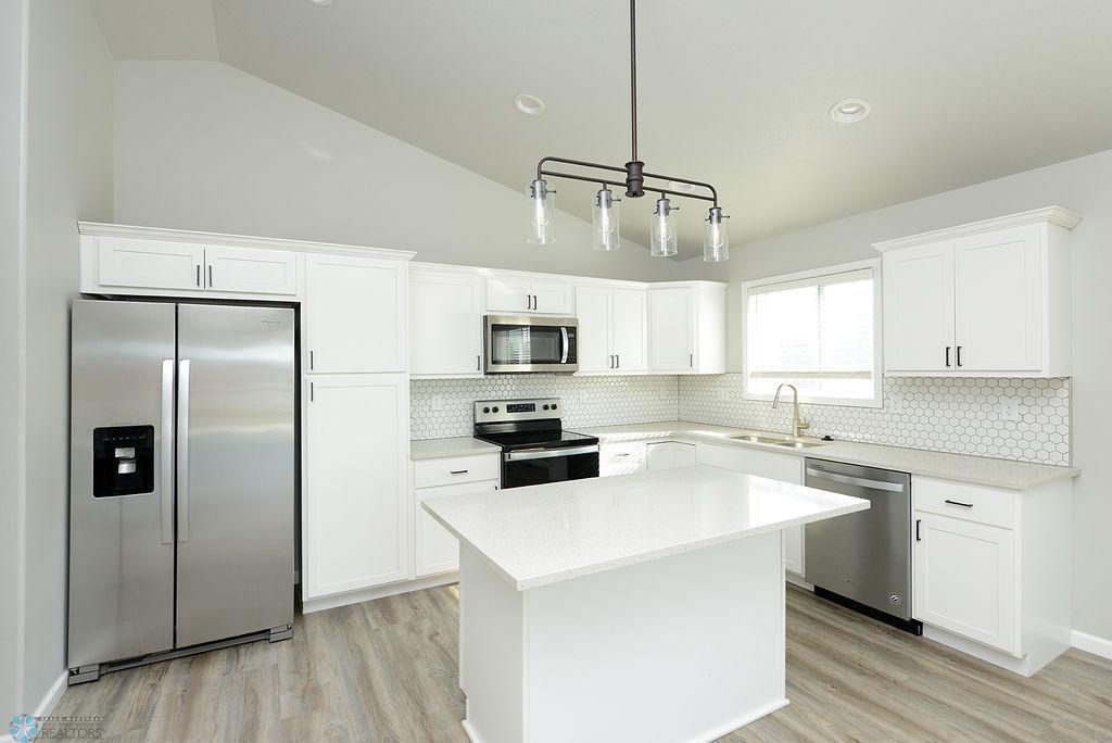 1039 Barnes Drive, West Fargo, North Dakota image 4