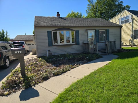 Homes For Sale - 1706 2nd Avenue<br/> Fargo, ND 58103