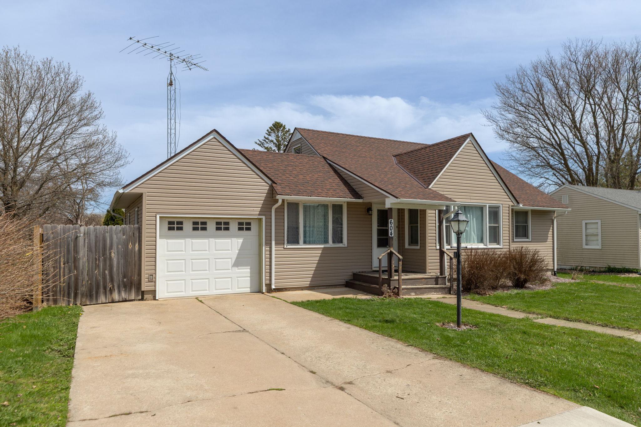 604 N Mantorville Ave, Kasson, Minnesota image 3