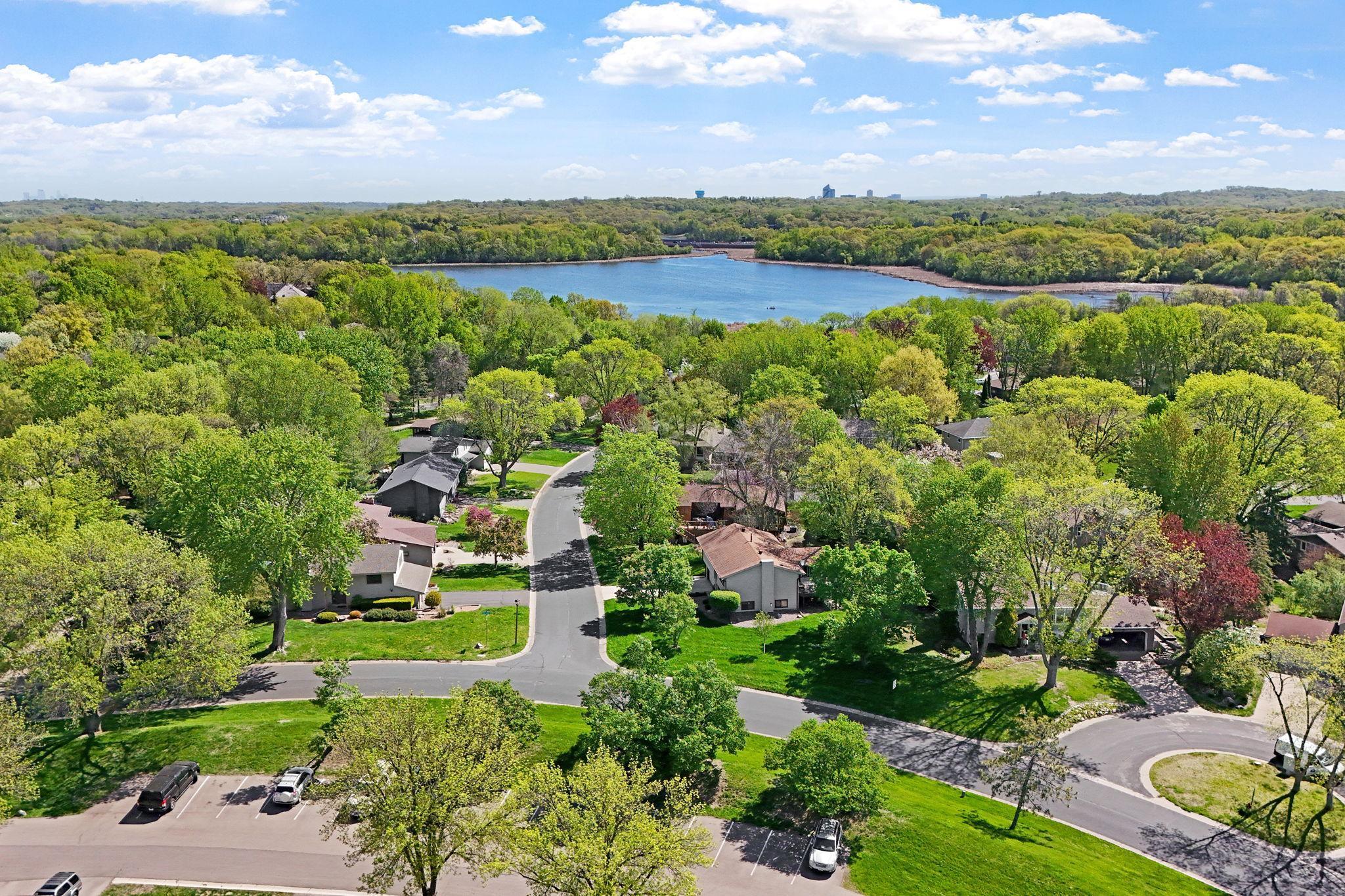 9018 Neill Lake Road, Eden Prairie, Minnesota image 32