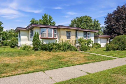 Homes For Sale - 407 W Buckman Street<br/> Eau Claire County, Augusta, WI 54722