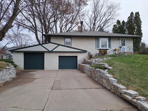 2215 Shawnee Drive, North Saint Paul, MN 55109 - #: 6643387
