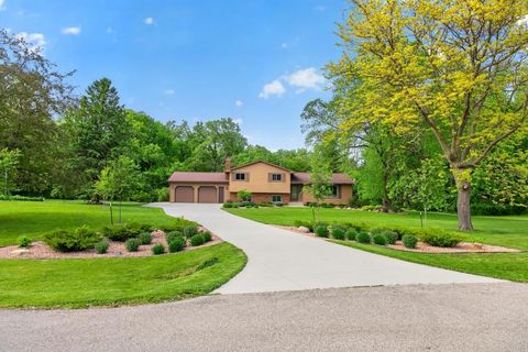 Homes For Sale - 5633 Saint Mary Drive<br/> Rochester, MN 55901