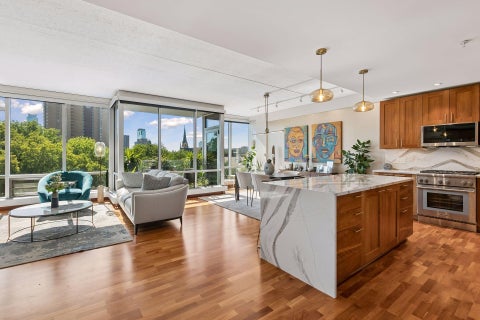 Condo For Sale - 45 University Avenue<br/> Minneapolis, MN 55414